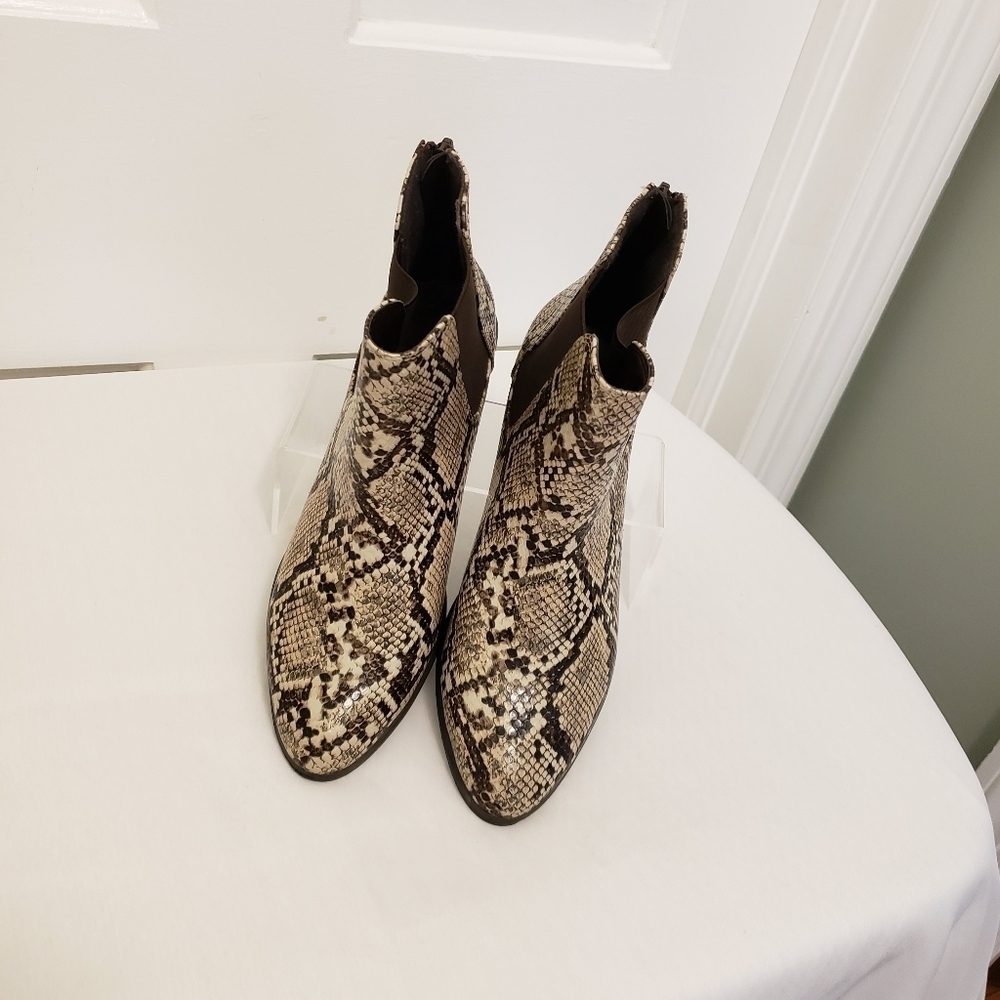 ESPRIT Snakeprint Brown & Cream Colored Booties Size 7.5M, Chic, Stylish - Picture 3 of 15